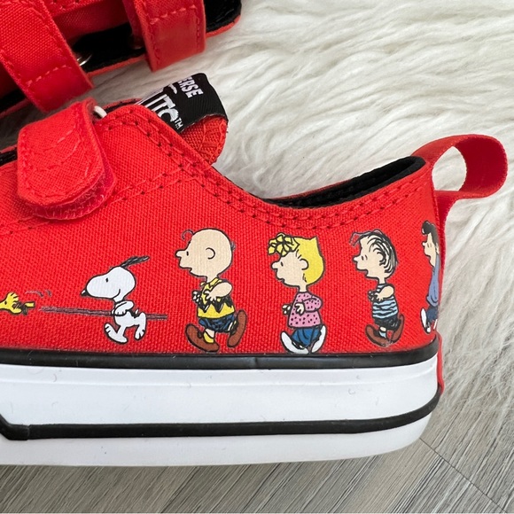 NWT Converse x Peanuts Chuck Taylor All Star 2V Lo Shoes - Picture 6 of 12